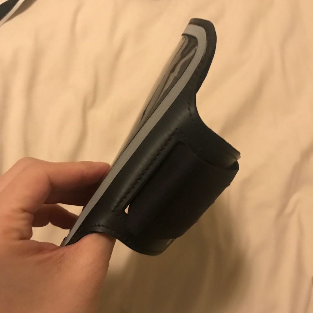 Brand new without tags iPhone workout arm band - Picture 3 of 3